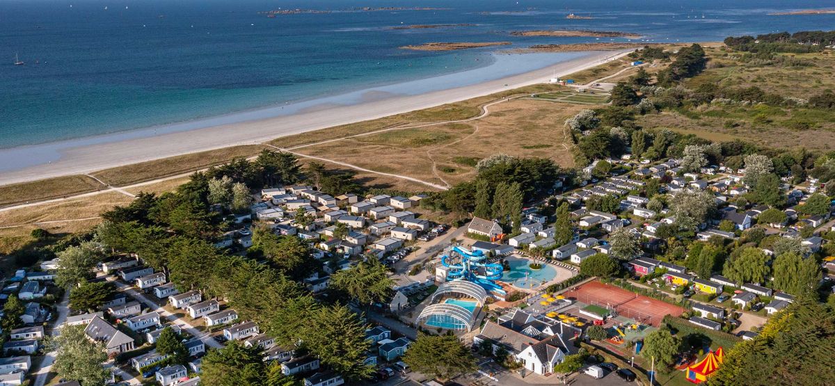 A 50 mètres de la plage, ce camping 4 étoiles surclasse près de 3.000 établissements