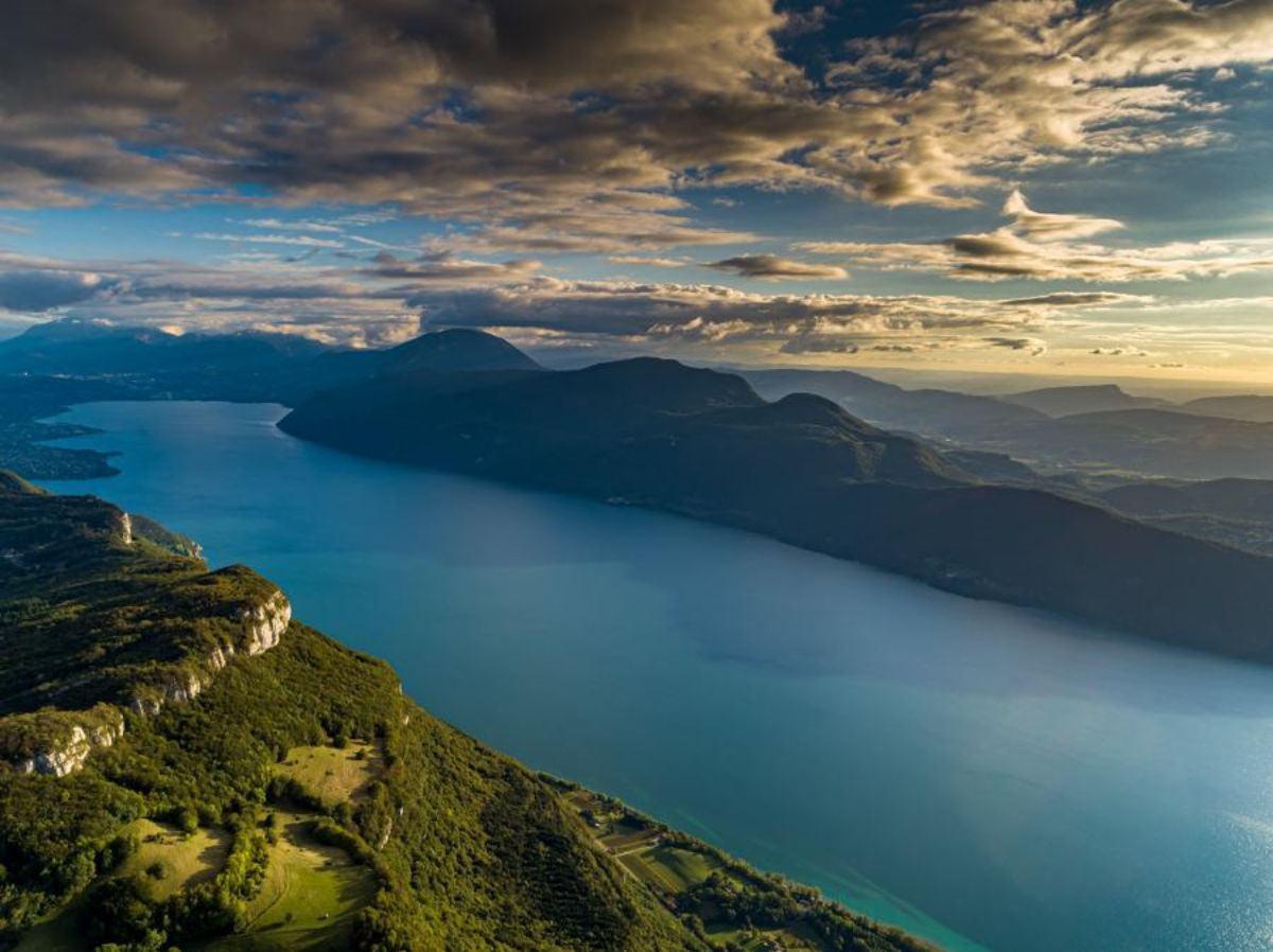 Les secrets engloutis du plus grand lac alpin de France