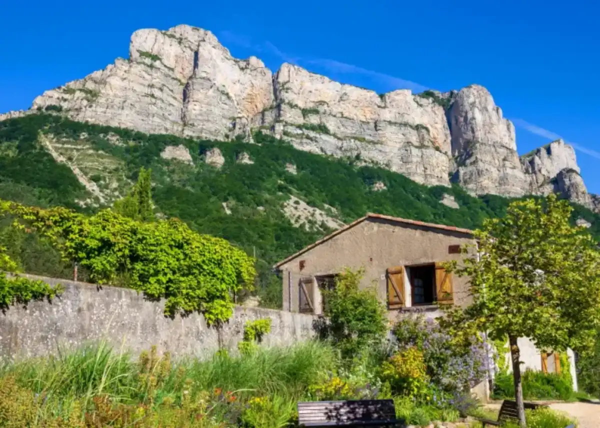 Ce village minuscule n’a qu’un seul habitant, mais fascine les visiteurs