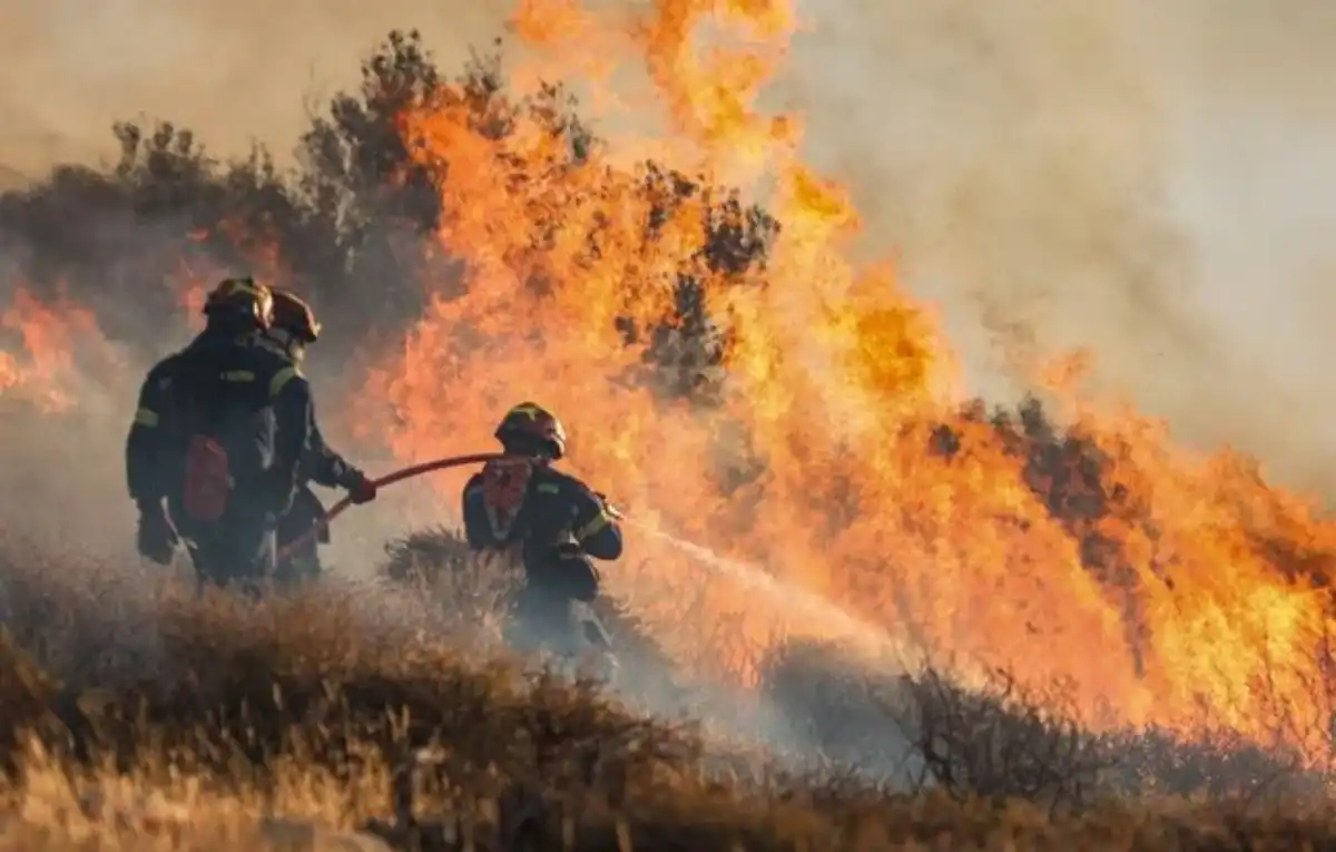 Crète dévastée les images satellites révèlent l'ampleur catastrophique des incendies