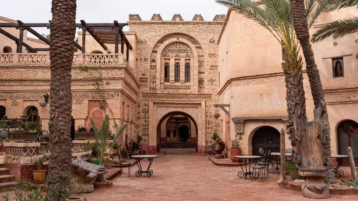 Ce coin d’Afrique attire les retraités français : climat parfait, vie douce et luxe accessible dès 1000 € par mois