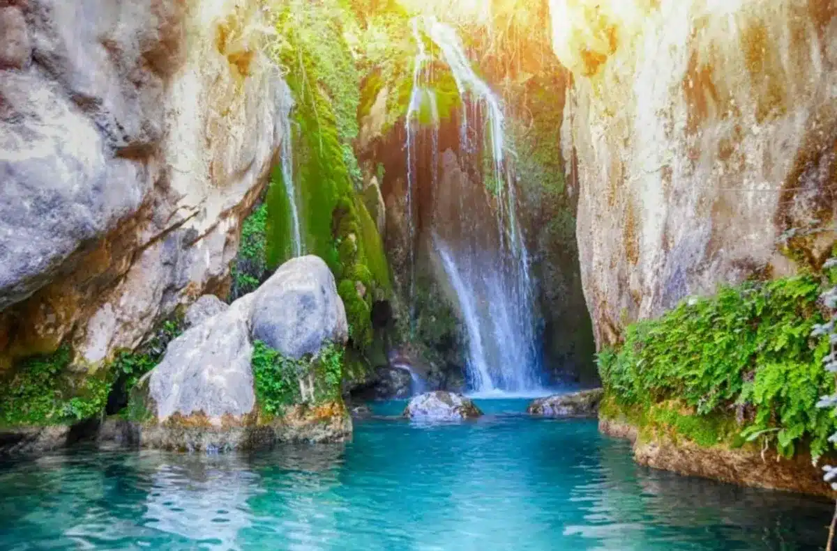 Ce petit village d’Espagne cache des piscines naturelles notées 4,55 par plus de 3000 personnes sur Google Maps