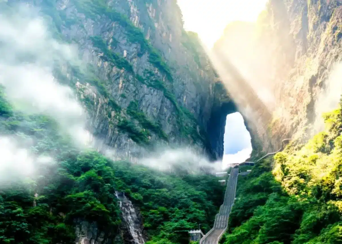 Connaissez vous la Heaven’s Door cette randonnée vertigineuse sur des falaises de verre